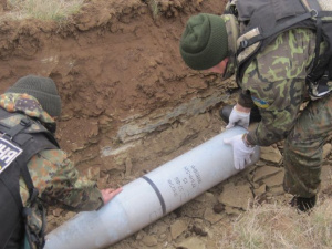 На Донецкой железной дороге разминировали около 4 тыс. боеприпасов (ФОТО)