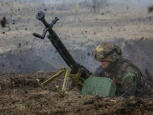Боевики отрыли огонь возле населенных пунктов Донбасса. Ранен украинский воин