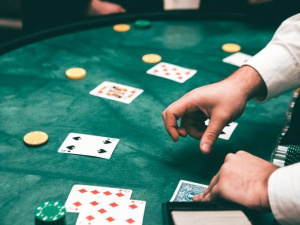 В гостиницах откроют казино? Парламент поддержал законопроект о легализации игорного бизнеса