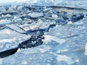 Не выдержал лед: с начала января в Украине на водоемах погибли 17 человек, двое из них – дети