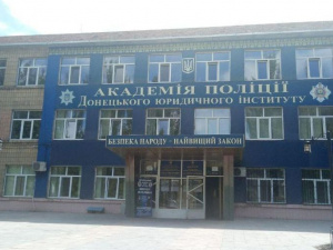 Качественное образование, не выезжая из города: в Мариуполе полным ходом идет реконструкция Донецкого юридического института (ФОТО)