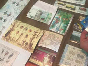 Под Мариуполем пытались нелегально провезти коллекцию монет и марок (ФОТО+ВИДЕО)