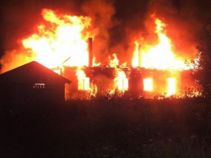 В Мариуполе при пожаре пострадал местный житель