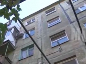 В Мариуполе разрушается жилой дом: жители многоэтажки бьют тревогу