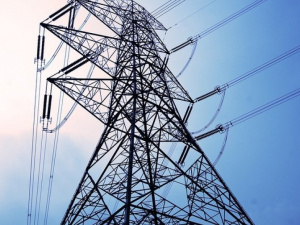 Для поселка в Донецкой области  энергетики проложили новую линию электропередачи в обход 