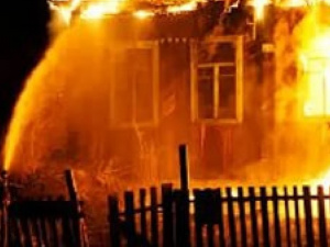 Донетчина: Формирования «ДНР» сожгли дом в Марьинке