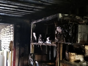 В центре Мариуполя 11 спасателей тушили пожар
