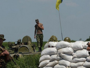 В Донбассе подорвались двое бойцов ВСУ. Боевики открыли огонь по Приазовью