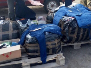 Женские товары как «свои вещи» мужчина пытался перевезти через КПВВ под Мариуполем (ФОТО)