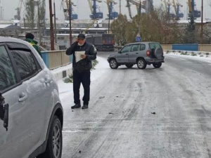 В Мариуполе столкнулись три легковушки