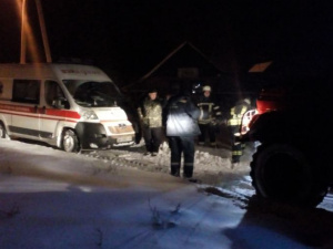 Мощные снегопады в Донецкой области пленили «скорую» с беременной женщиной (ФОТО)