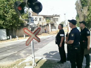 Патрульная полиция в Мариуполе взялась за железную дорогу (ФОТО)