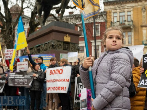 Родини захисників Маріуполя пройшли ходою Львовом