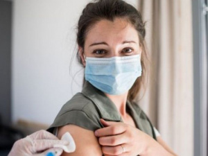 В Украине вакцинированные получат «привилегии». На лето в стране ослабят карантин (ДОПОЛНЕНО)