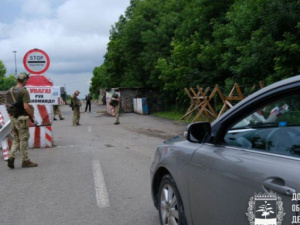 Боевики открыли КПВВ «Новотроицкое»: первые машины уже пересекли пункт (ФОТО)