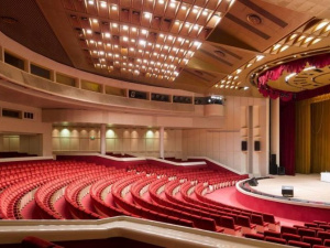 Большая сцена и много мест: мариупольцам нужен новый концертный зал