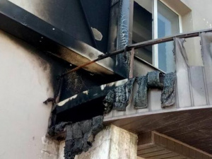 В Мариуполе подожгли спортивный зал и оставили угрозы в адрес «Азова» (ФОТОФАКТ)