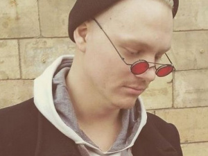 Молодой автор и исполнитель из Мариуполя победил в музыкальном конкурсе и выиграл съемку клипа