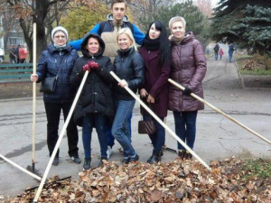 В Мариуполе на «генеральную уборку» города вышло около 10 тысяч жителей (ФОТО)