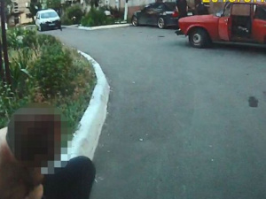 «Алкоголь попутал»: в центре Мариуполя на глазах хозяев пытались угнать автомобиль (ФОТО)