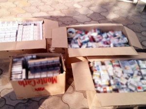 Мариупольцы помогли полицейским изъять более 2,5 тысячи пачек сигарет без лицензии (ФОТО)