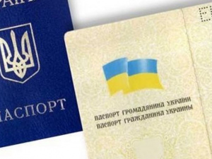 Тука: жители неподконтрольного Донбасса смогут получить украинский паспорт у линии соприкосновения