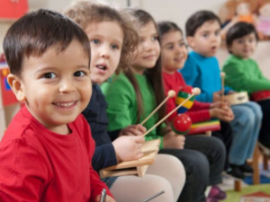 Детские сады Мариуполя предлагают «уплотнять». Родители против