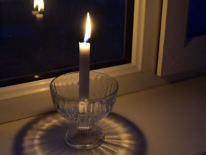 Мариупольцы зажгли свечи в память о жертвах Голодомора (ДОПОЛНЯЕТСЯ)
