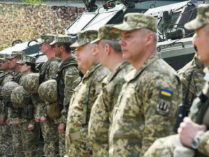 Военнослужащим на Донбассе повысят зарплату до 17 тысяч гривен