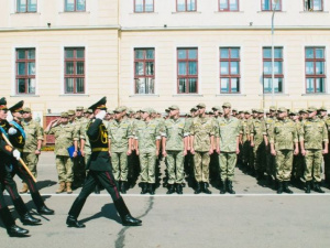 Призывать 18-летних мариупольцев в армию будут по желанию