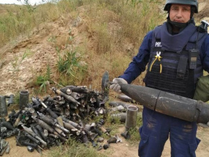 Под Мариуполем собрали более 1400 снарядов и тонны осколков после взрыва склада боеприпасов (ФОТО)