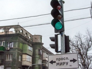Светофоры Мариуполя заменят на «умные»: первый уже появился в центре города (ФОТО)