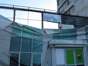 В центре Мариуполя восстановят уничтоженный стихией фасад сгоревшего офиса «ПриватБанка» (ФОТО)