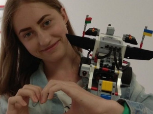 Мариупольская лицеистка в Германии создала и оживила робота (ФОТО)