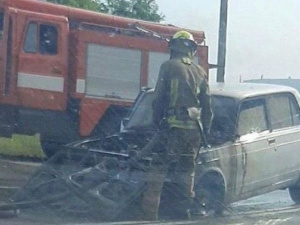 В Мариуполе на ходу загорелась легковушка (ФОТО)