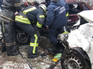 В Донецкой области шесть человек пострадали в ДТП, одного из них заблокировало в машине (ФОТО)