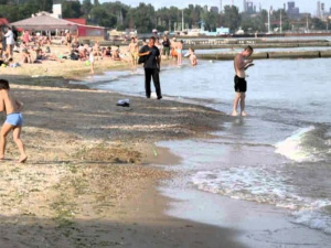 В Мариуполе очередное падение с волнореза на пляже закончилось травмой