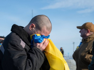 Захищали Маріуполь, Зміїний та інші  напрямки: в Україну з полону повернулися ще 207 оборонців