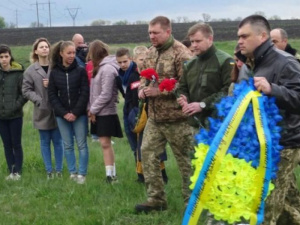 На Донбассе почтили память погибших пять лет назад вертолетчиков (ФОТО)