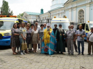 УПЦ и Фонд Вадима Новинского передали 5 машин скорой помощи Николаевской громаде