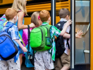 Власть Мариуполя потребует от частных перевозчиков снизить проезд для школьников вполовину