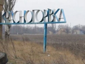 Боевики вели огонь на поражение по домам поселка в Донбассе: ранена местная жительница