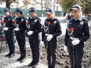 В Мариуполе почтили память погибших за годы войны полицейских (ФОТОФАКТ)