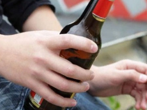 В День знаний подросток впал в алкогольную кому возле мариупольской Школы искусств