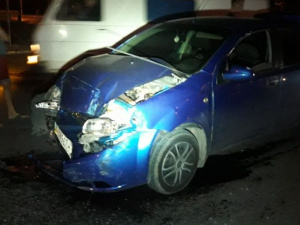 ДТП в Мариуполе: пострадали водитель и пассажир (ФОТО+ВИДЕО)