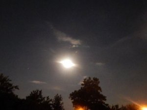 Мариупольцы увидели в небе две Луны (ФОТОФАКТ)