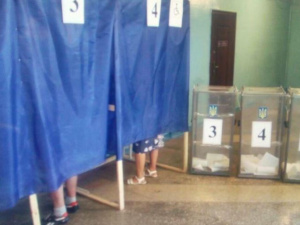 В Мариуполе голосование на выборах началось со скандала (ФОТО)