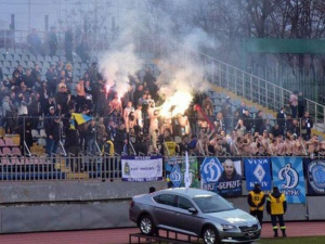В Мариуполе во время матча «Мариуполь» - «Динамо» пострадали 9 правоохранителей (ФОТО)