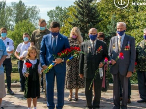 Ко Дню освобождения Мариуполя в городе провели митинг