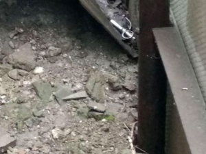 Мариупольчанка в собственном дворе обнаружила гранату без чеки (ФОТО)